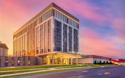 The Key Hotel Dubuque, Tapestry Collection by Hilton
