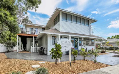 Hibiscus House Bed Breakfast Inn Parrot Room