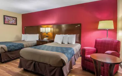 Forsyth Inn & Suites