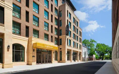 Tempo By Hilton Savannah Historic District