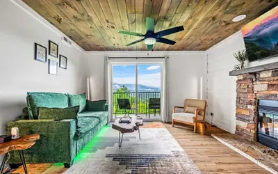 Gatlinburg Condo King Bed Pool Mountain Views