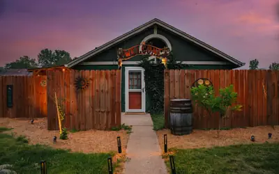Cowboy Bunkhouse hot tub Lake Farm Nature