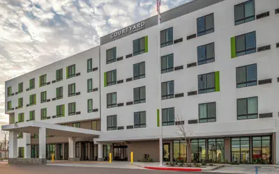 Courtyard By Marriott Woodland