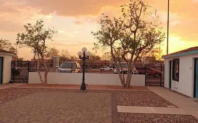 Casa Blanca Inn and Suites