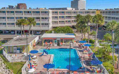 Palm Court a Bayview 2 Bed Suite Heated Pool