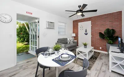 Luna Beach House in Hollywood