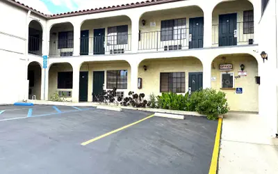CHERRY MOTEL