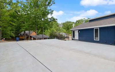 Our Cove Retreat - Perfect for Wave-free Swimming, Tanning & Prime Location Fun!