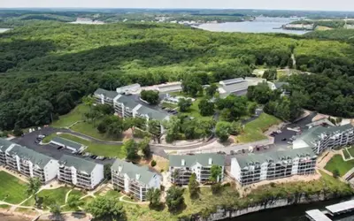 Amazing Lake Views With Pool, Loft, & Balcony