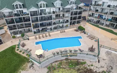 Steps to Water, Serene View, Updated Condo Family Fun w/ 3 Pools in Camdenton