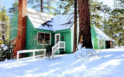 Walk to the lake Gorgeous lake house