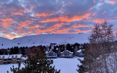 Panoramic Views! Designer`s Condo on Golf Course W/resort Amenities