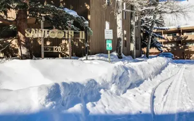 Sawtooth Ski Condo - Hot Tub + Walk to Ski Slopes!