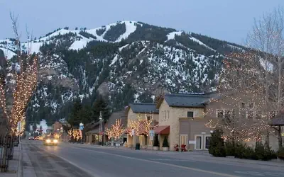 Sunflower Lane - 4BD Sun Valley Retreat + Resort Amenities
