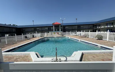 Englewood Inn & Suites