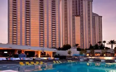 MGM Signature - Strip view suite