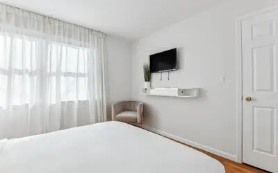 Luxury NYC Home Game Room Free Parking