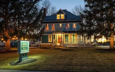 Ash Street Inn