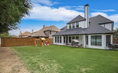 Spacious and Luxe 5 Star Neighborhood