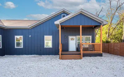 Pristine 3 BR 2BA Abode Close to Lovely Downtown