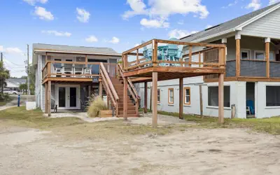 Spacious Beachfront Duplex - Dog Friendly - Downstairs 124 S Fletcher
