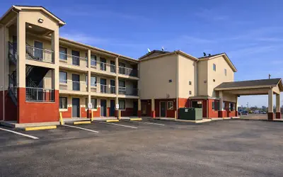 Springplace Inn & Suites