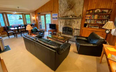 FC9 Renovated Bretton Woods Slopeside Condo With 2 Living Rooms, Foosball, air Hockey!