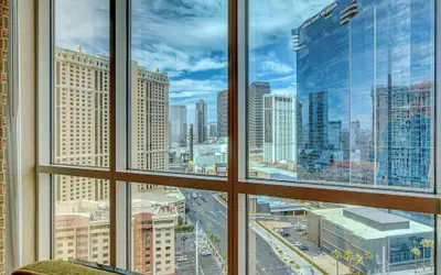 Luxurious MGM Strip View 07605 Balcony
