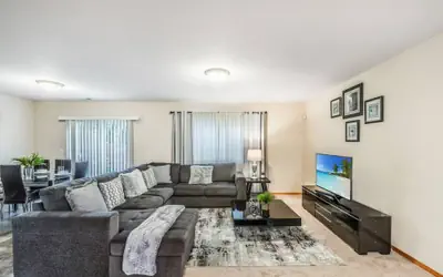 Serenity in Prime Everett Craftsman Near Boeing!