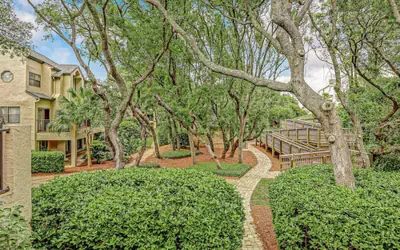 Two-story Townhome With Fast Wifi & Pool - Steps From the Beach