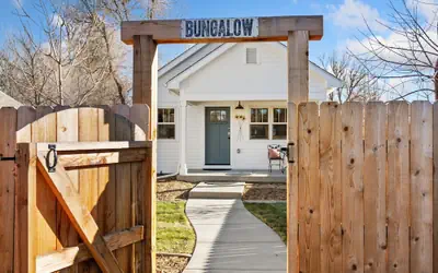 City Park Bungalow Pet Friendly w/ Dog Run