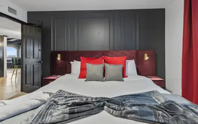 Built Into A Mtn - Heated Pool & Lounge