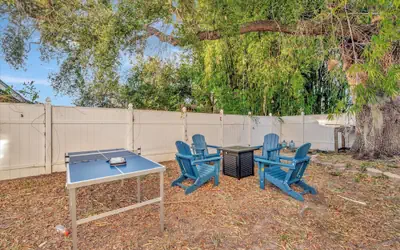 Historic 4B Sleeps 8 Backyard Firepit Bikes