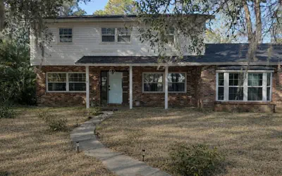 6 Bedroom Pool property. Pet Friendly