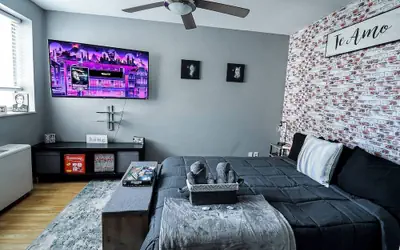 Highrise DTWN 3 Bed Condo w King Bed