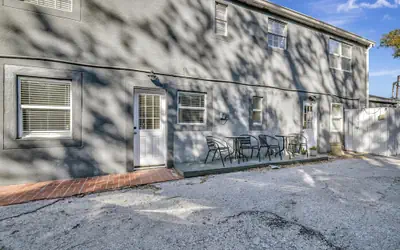 Swann Ave Suite Walk to Bayshore Hyde Park