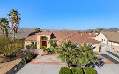 Casa Selecta - Pool, Hot Tub & Desert Skies 4 Bedroom Home