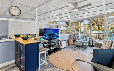 Ocean Oasis - Ocean View At Symphony Beach Club and King Bed