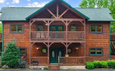 Dogwood Grand Cabin Hot tub and Games