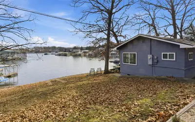 Charming & Cozy Waterfront Cabin at 21mm Near Shorty Pants