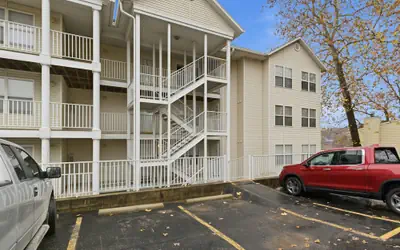 Lake Views & Loft Retreat for Kids w/ 12x30 Slip at Mm11