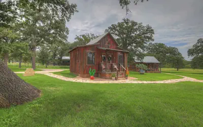 Cabins Out Back-nest