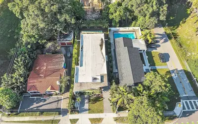 Luxury Pool Home - Downtown Brickell