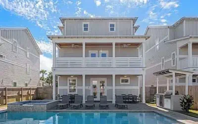 Costal Style 3-story W 7BR and Near the Beach