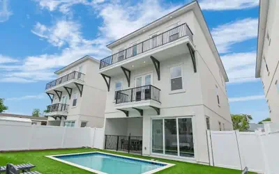 3-story Comfortable Home Near the Beach