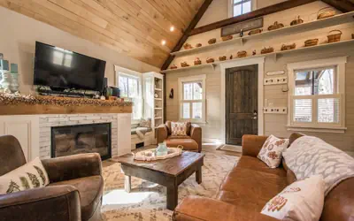 Rustic-chic 2BR Cabin w Clawfoot Tub Near Trails
