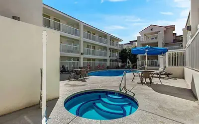 Howard Johnson By Wyndham Tempe University/Phoenix