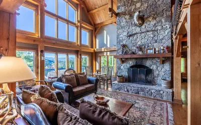 Luxury Lakeview Cabin With Hot Tub and Game Room