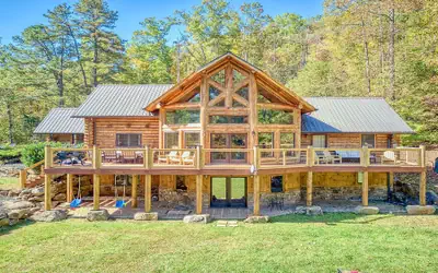Private Mountain Cabin Getaway in Sylva