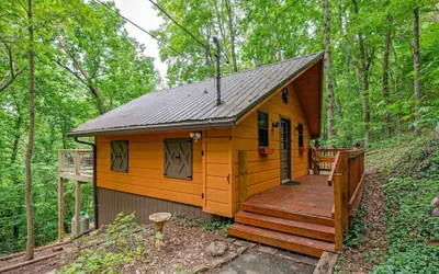 Secluded Cabin in the Woods-hot Tub-quiet-fireplace-honeymoon